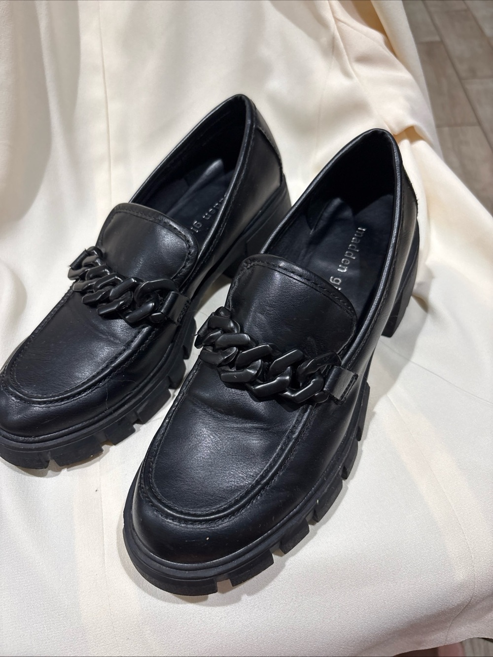 Steve Madden Chunky Black Leather Chain Loafers - Women size 9